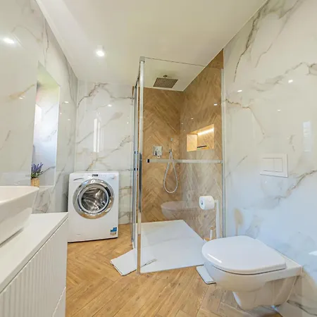 Swidrowa Jacuzzi & Sauna