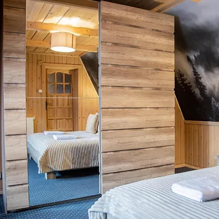 Swidrowa Jacuzzi & Sauna Chalet