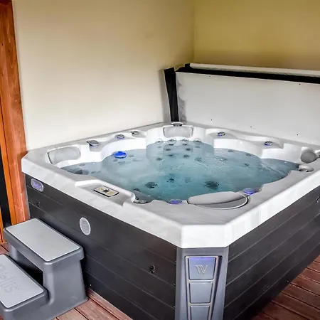 Swidrowa Jacuzzi & Sauna Chalet *